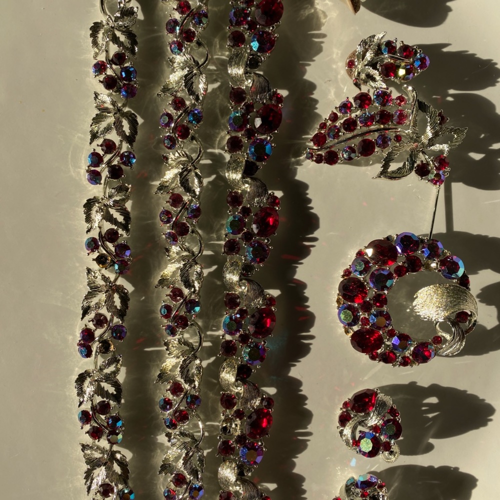 Vintage Costume Jewelry - Picture 4 of 16